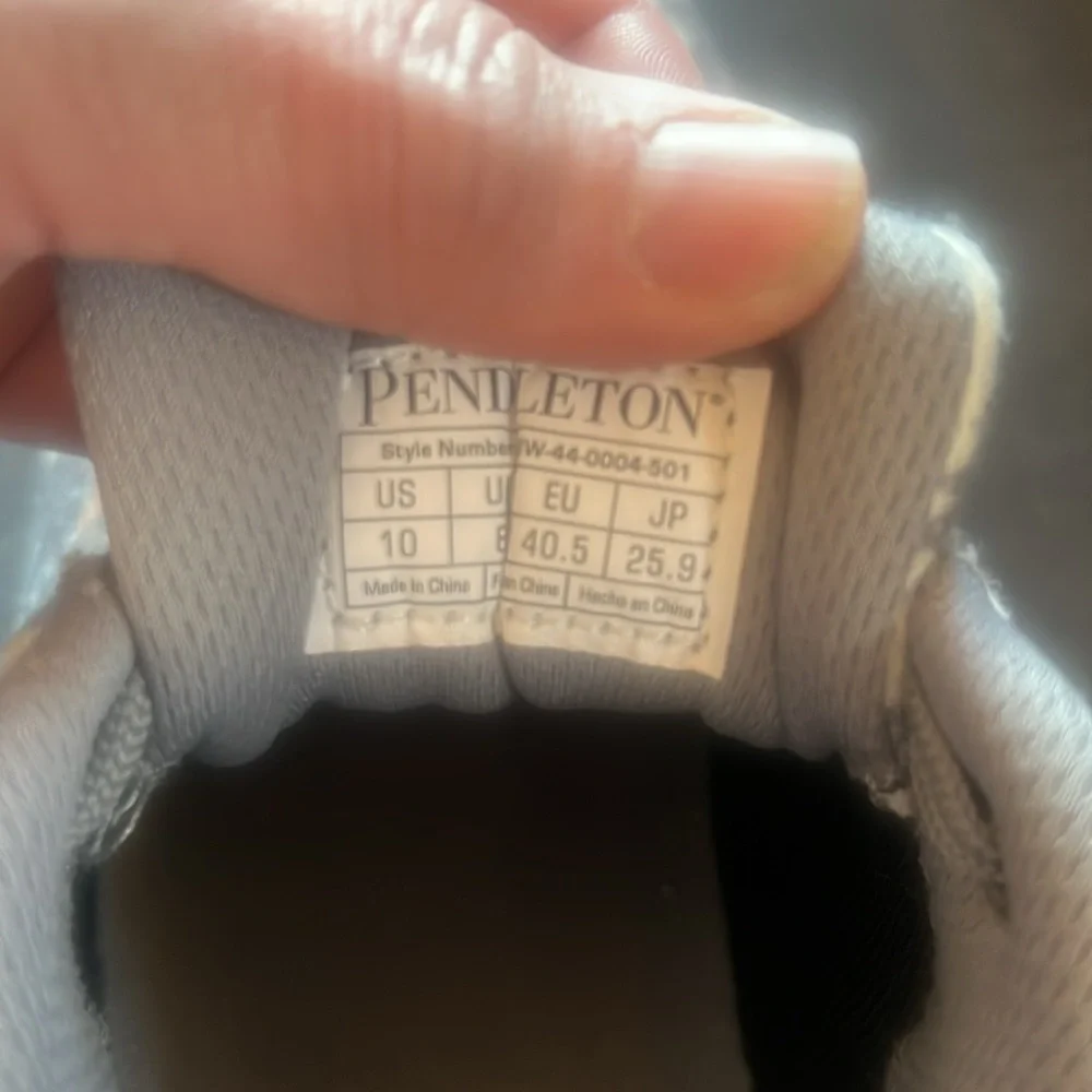 Pendleton felt athletic shoes NWT $90 SZ 10 - Picture 6 of 8